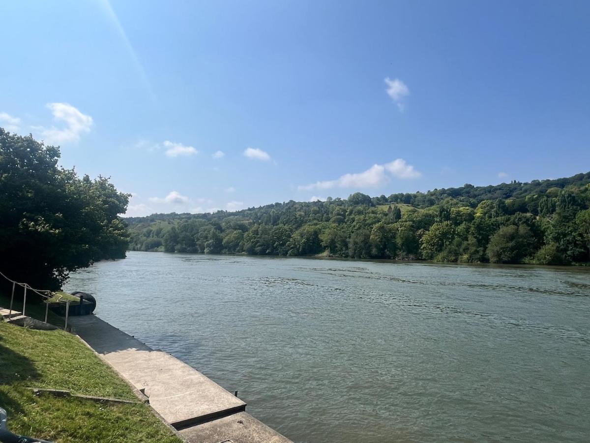 Charmant Chalet En Bord De Seine 圣皮埃尔－迪沃夫赖 外观 照片