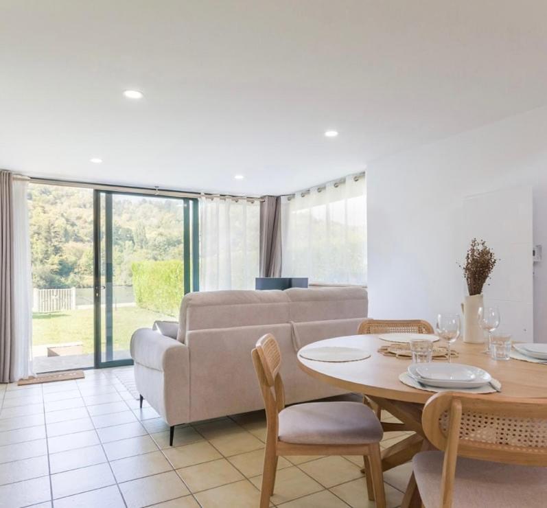 Charmant Chalet En Bord De Seine 圣皮埃尔－迪沃夫赖 外观 照片